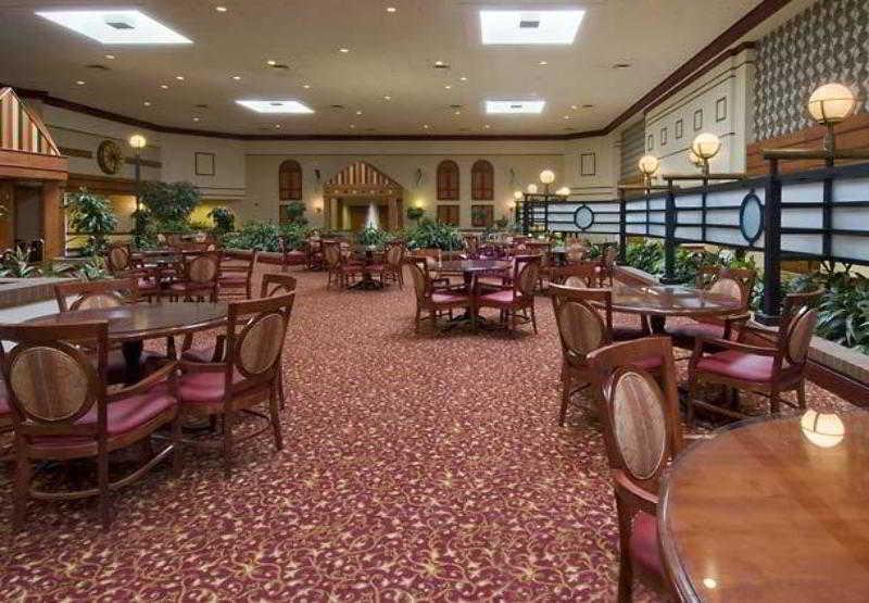 Marriott Cincinnati Northeast Mason Restaurant photo